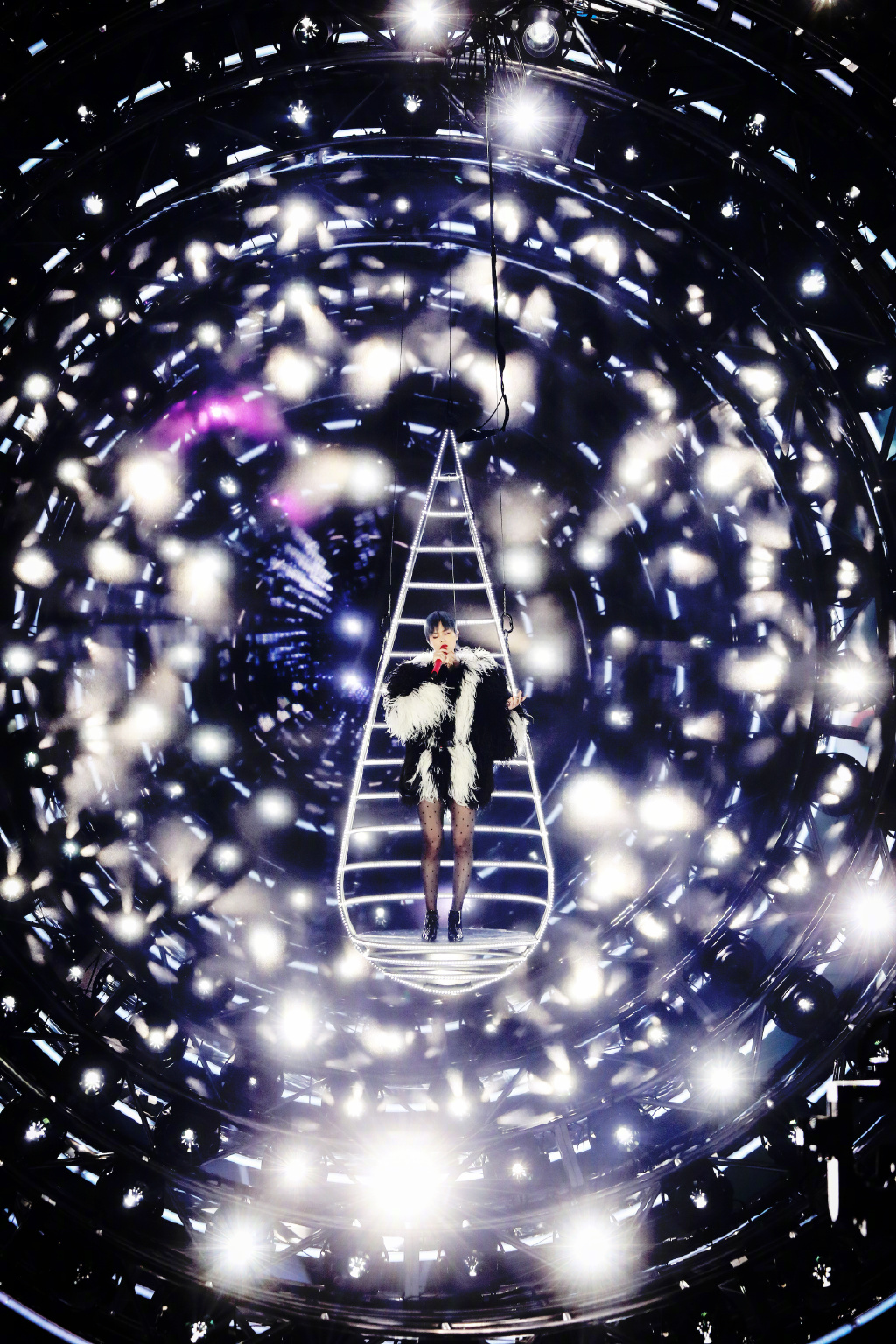 李宇春|李宇春救了《中国好声音》？15年后最能打的偶像，果然还是她！