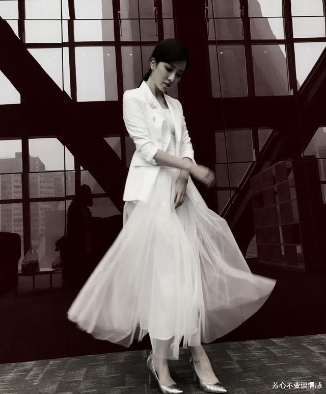 「李思思」央视主持人李思思:漂亮人生的背后,是不为人知的另一面