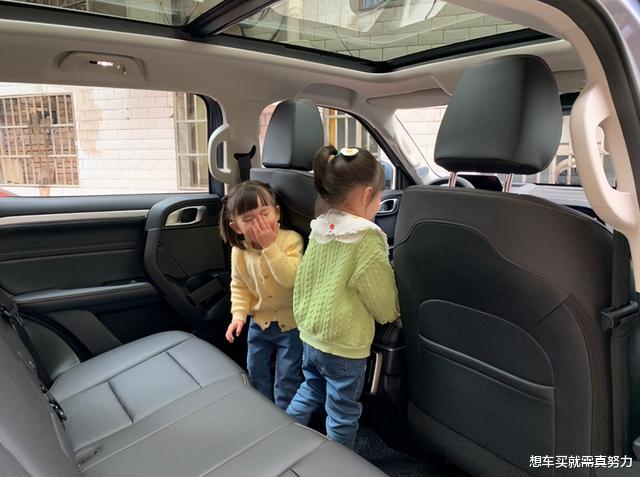 哈弗大狗|14.3万买哈弗大狗，车尾左下角四字很抢眼，亲友不约而同笑了