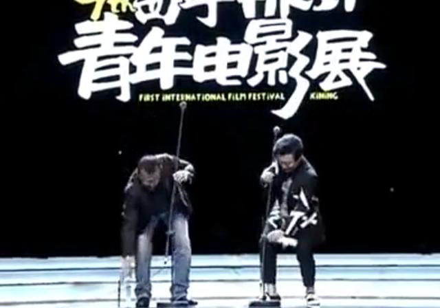 黄渤：姜文怼黄渤：你名字不严肃，姓黄还“勃”，黄渤回呛引来一片掌声
