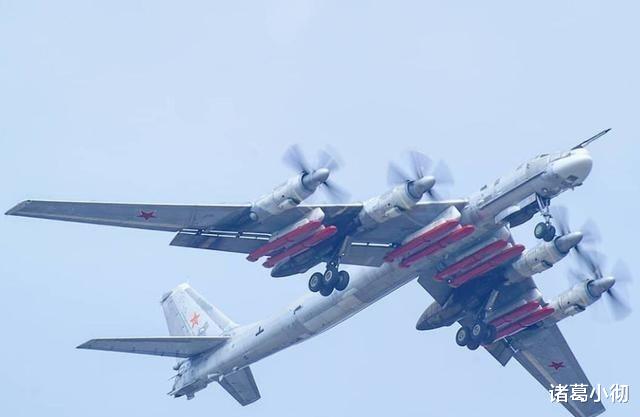 【战略轰炸机】又一款战略轰炸机完成升级，这次已不是轰6，放话还能再战20年