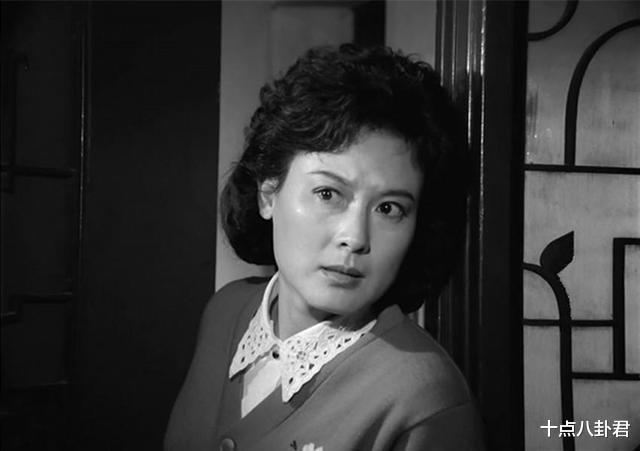 保密局的枪声|《保密局的枪声》女主角向梅：42岁才走红，83岁依然美丽优雅