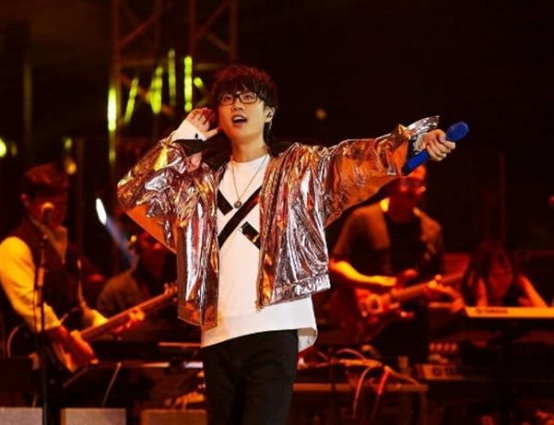 演唱会▲平时像个“过气”歌手,但一到开演唱会,网友:票都抢不到