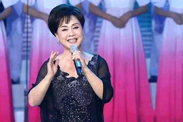 「关晓彤」她是李谷一的女儿,曾上过23次春晚,如今51岁仍然单身