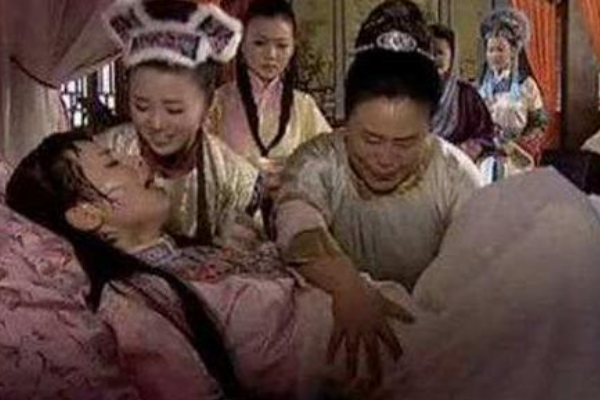 ▲清朝女子因难产昏迷，以为死了被下葬，百年后墓中景象太惨