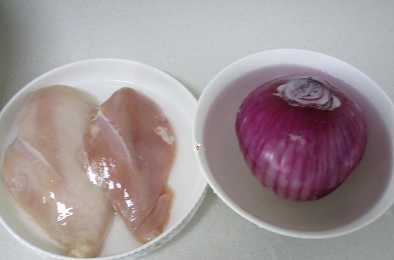 「洋葱」洋葱跟这菜是绝配，焖一焖就好，清除体内垃圾，好吃不长肉