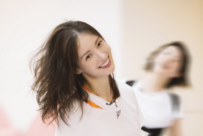 金晨|你喜欢《女儿们的恋爱》里的金晨吗？哪种女孩比较容易得到爱情？