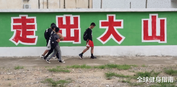 『斯蒂芬·库里』这个刷爆朋友圈的独臂篮球少年，不只是令库里震惊这么简单......