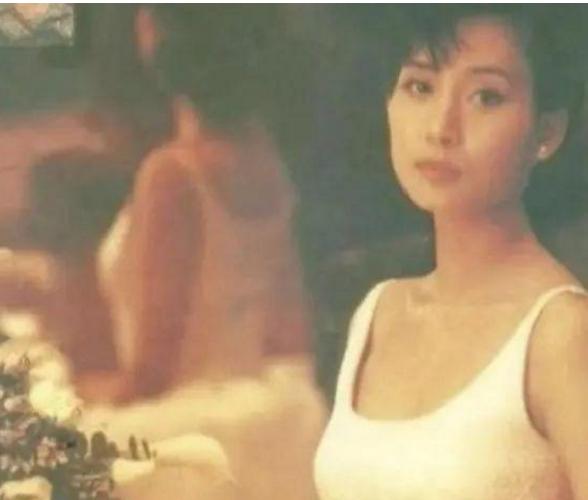 邝美云|当年拒绝赌王当姨太,在香港一口气买十套房挣了上亿的女明星,现状如何了?