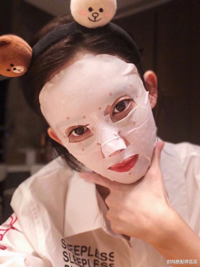 『面膜』女生敷面膜时，尽量少犯这3个“错误”！不然毛孔容易变大