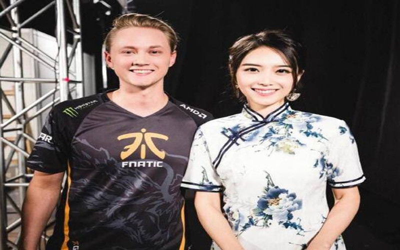 lpl|还是分手了！就在今天，LPL解说管泽元和余霜官宣分手，粉丝留言笑翻了