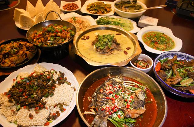 饺子|去东北餐馆吃饭,3人点5道菜,老板笑称吃完免单,上菜后都懵了