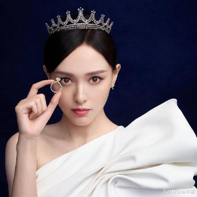 唐嫣|罗晋镜头下的唐嫣太美了！精致红唇暗黑裙装，这才是不老女神呀