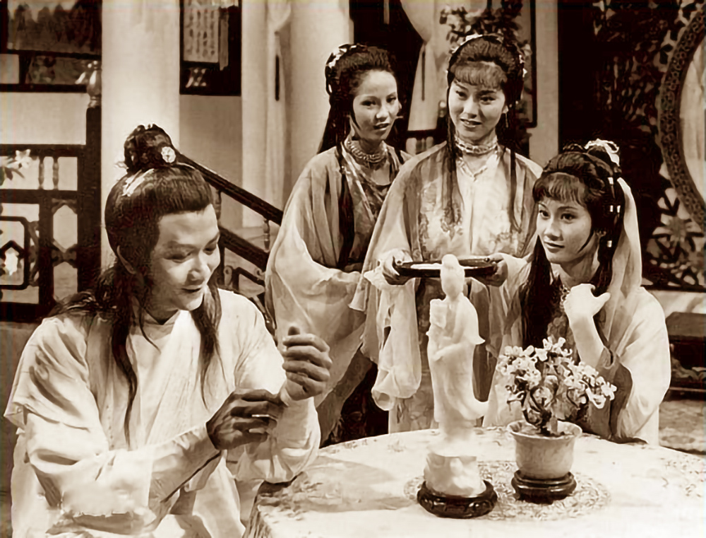 武侠剧@41年前,为压制TVB《楚留香》,亚视推出了半部经典武侠剧!