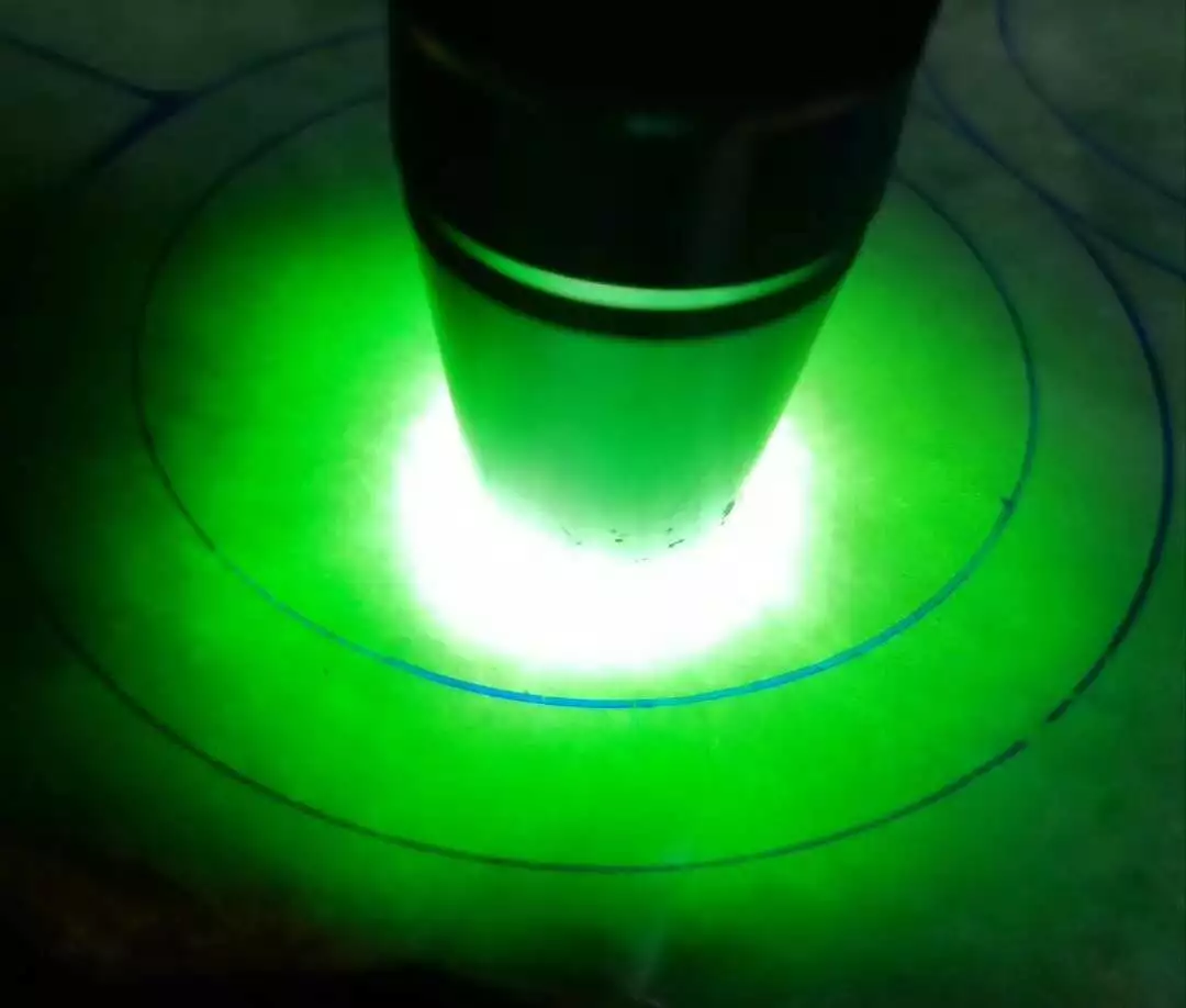 古钱币|小伙高价入手的翡翠原石，切出18条满色手镯，简直不要太劲爆！