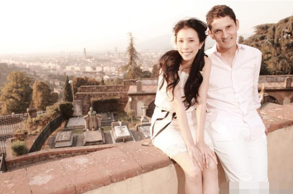 |晒晒莫文蔚德国的家，客厅装得像个大鸟笼，生活跟少女没区别