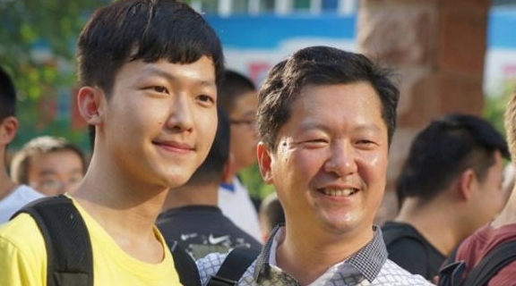 大学|高考，对高三学生而言相当重要，高考成绩能不能决定一个人的未来