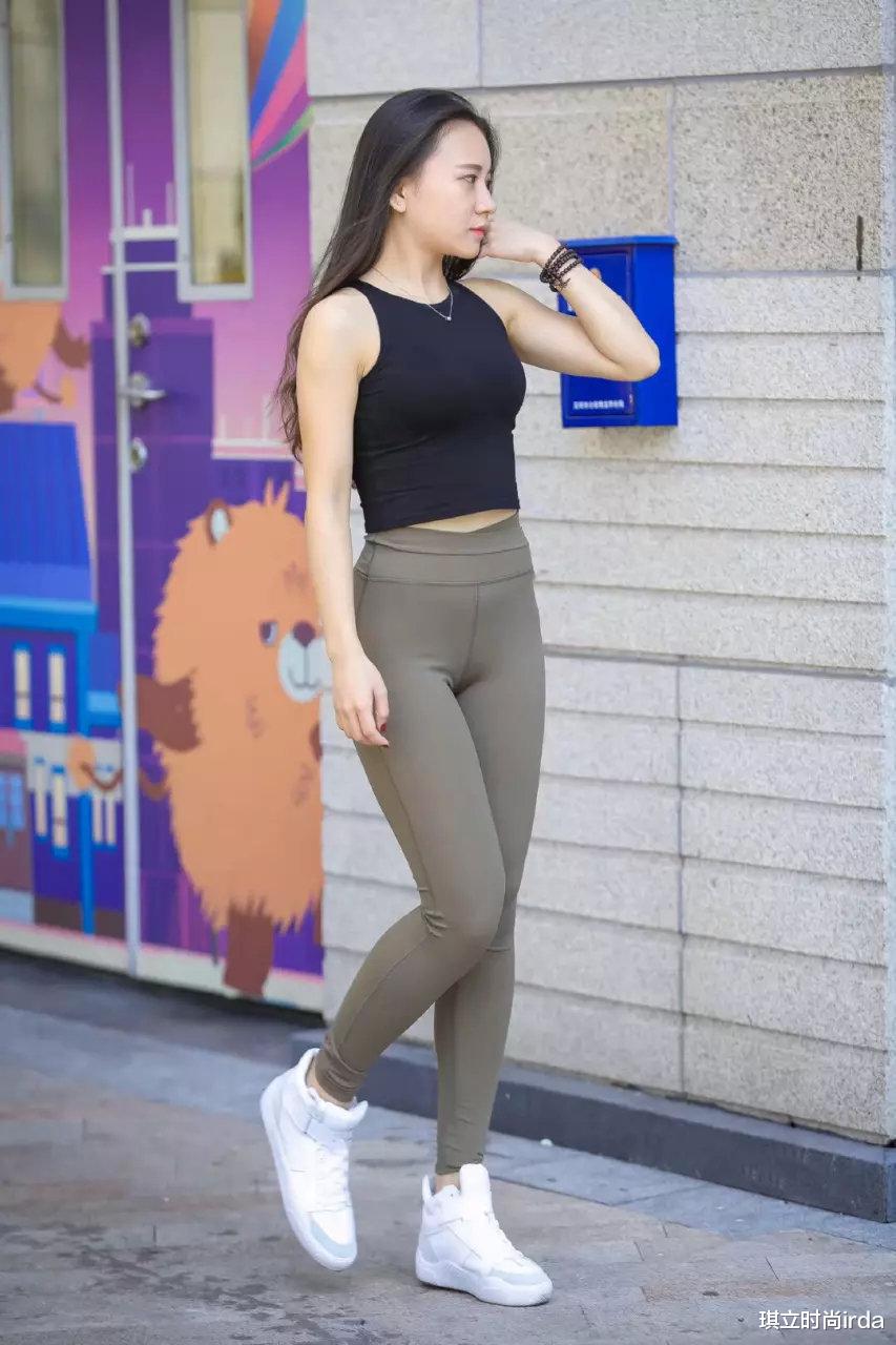 「健身」热爱健身的37岁贵妇,大腿练出“青蛙腿”,换我腿早酸了