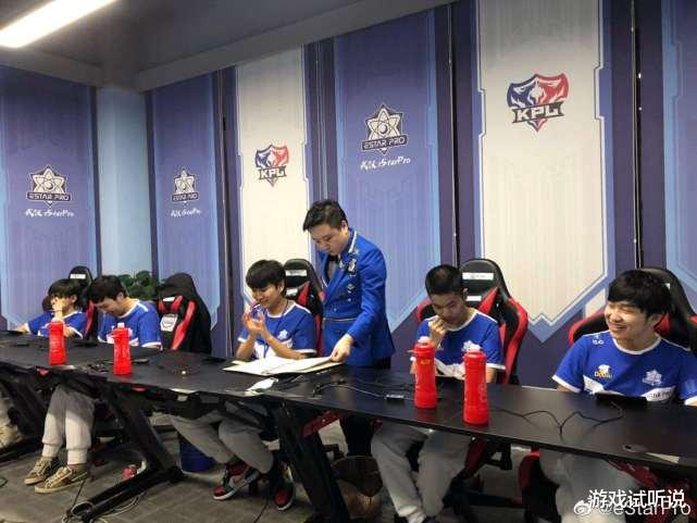 全员加速中@eStar10分钟遭YTG碾压，Alan“背锅”被替换，全员竟“开怀大笑”！