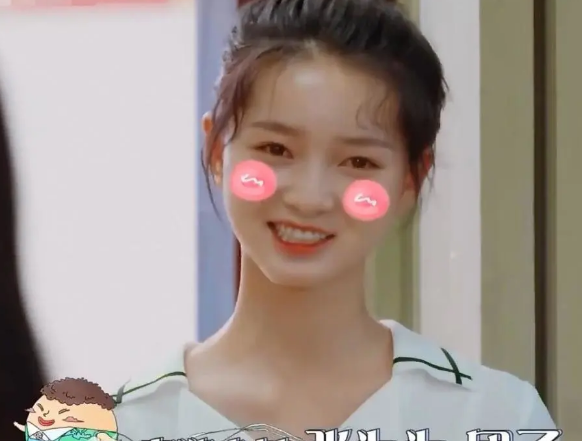 鞠婧祎|青春环游记力捧的“汉服模特”,同框鞠婧祎,这肤色差认真的?