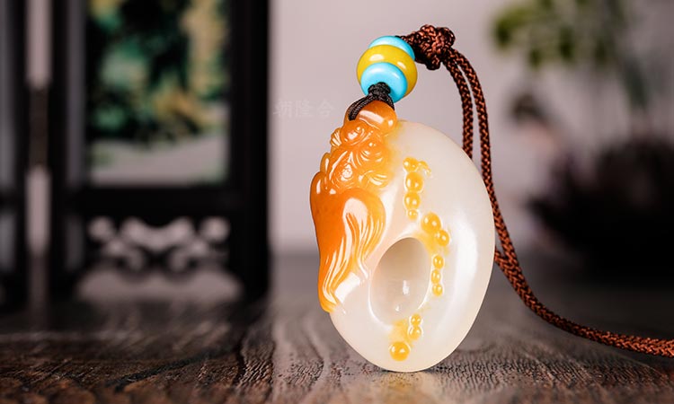 玉雕|佩戴什么样的和田玉挂件更招财？