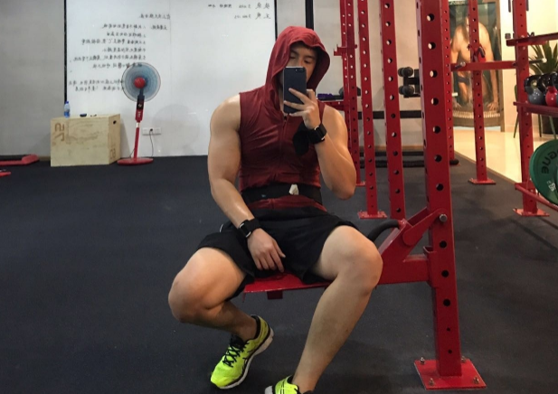 心动的信号|男嘉宾违反条约被心动的信号除名,镜头全被剪,网友直呼:早该走了