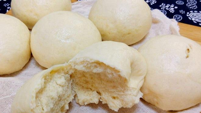 面粉■发面时，只加糖和酵母就错了，如果少了它，发面慢，还效果差