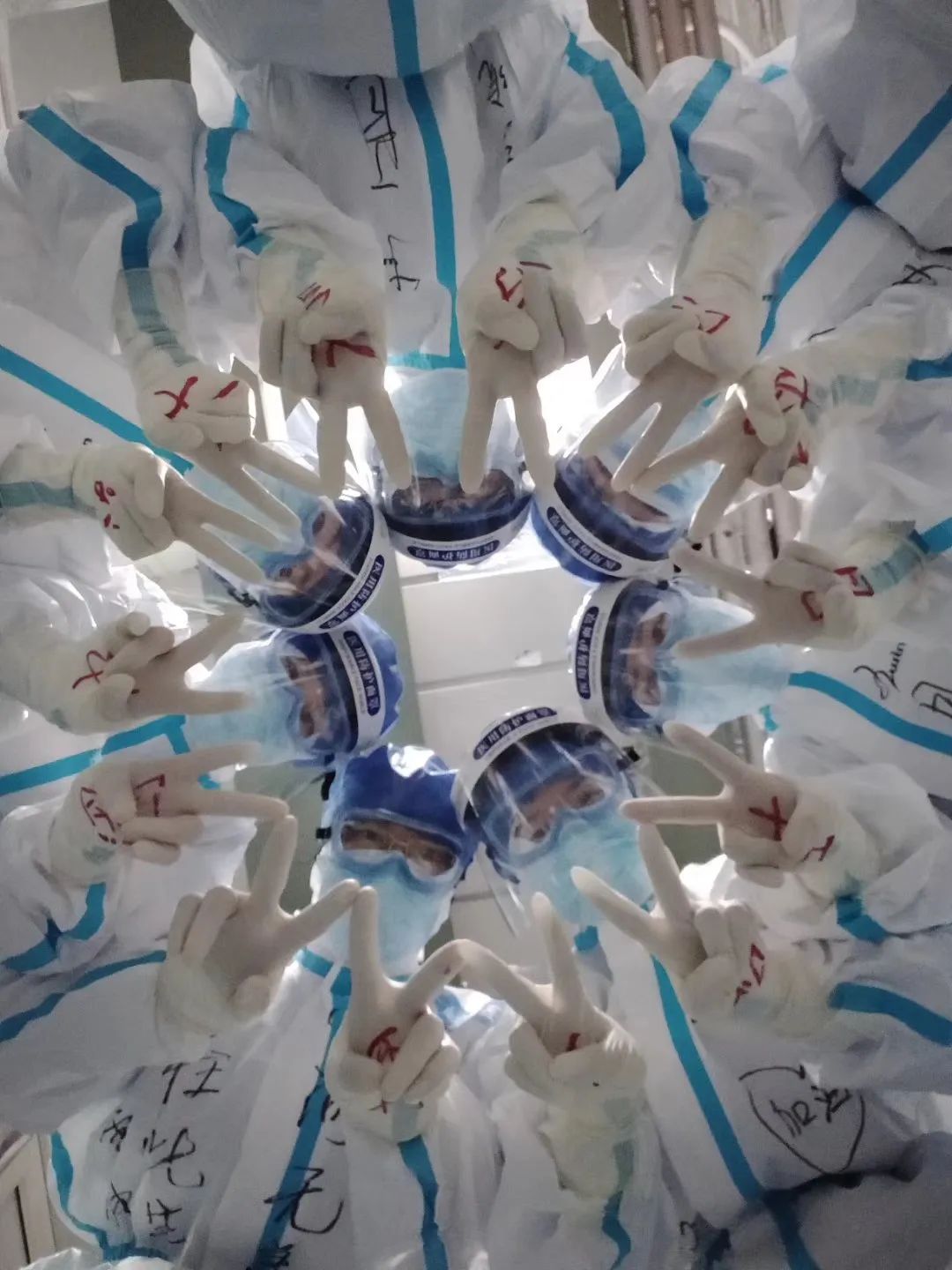 『李小平』小伙“大连”要回大连啦!五架包机编队飞行,531名“大连白衣英雄”明天回家!