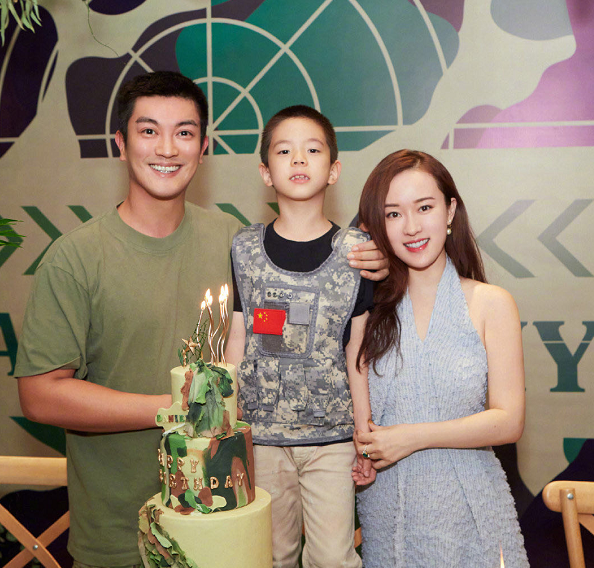 向佐|杜江霍思燕评论区沦陷，网友质疑女儿代孕一事，两口子闭口不谈！