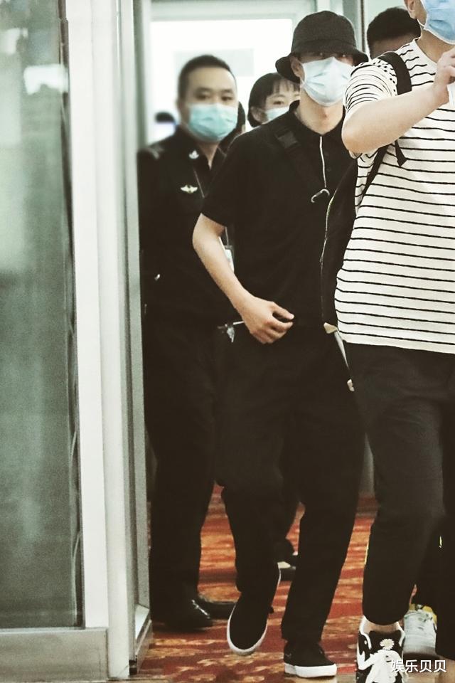 【王一博】王一博太拼了，为了新剧换了新发型，寸头看起来好利落好清爽