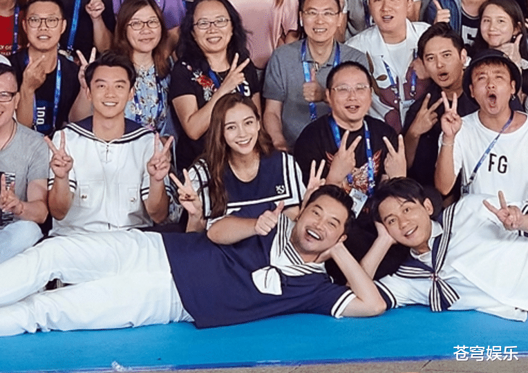 郭麒麟|《奔跑吧》杀青大合照，baby有团宠待遇，我却在关注蔡徐坤郭麒麟