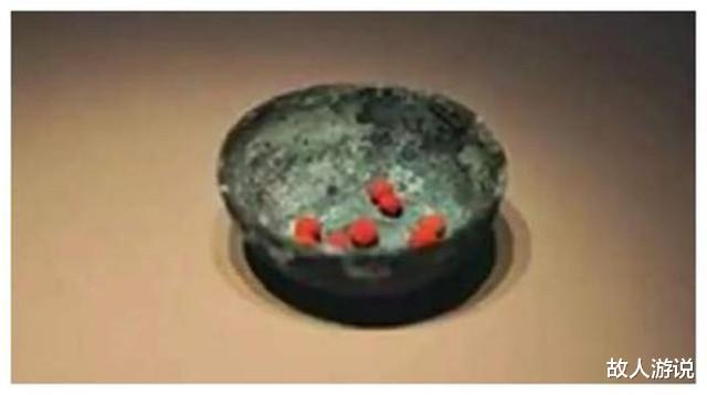 东晋■南京发现父女合葬墓,挖出900颗千年仙丹,专家化验后:人神共愤