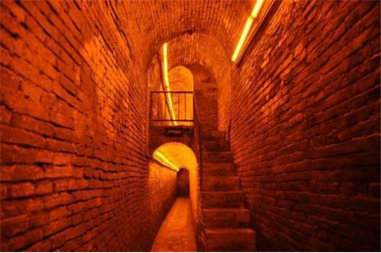 [地下长城]?中国发现地下长城，700多年没人发现，里面全部都是军事机密