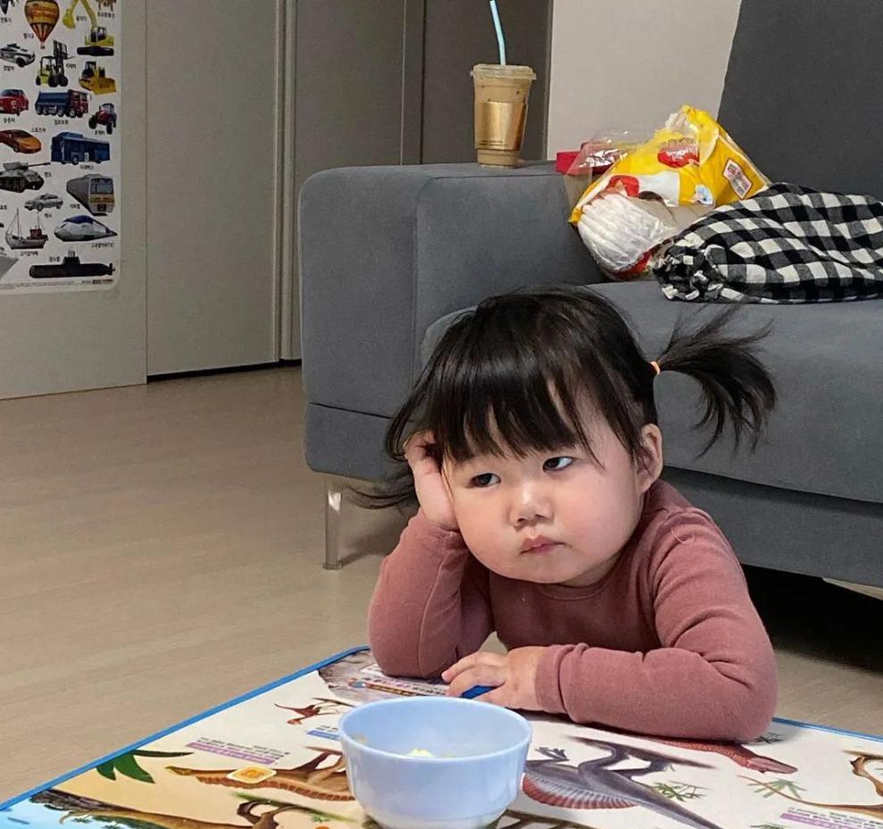 日本媽媽狂曬女兒“醜照”，隨便一張都能當表情包，又想騙我生娃-圖4