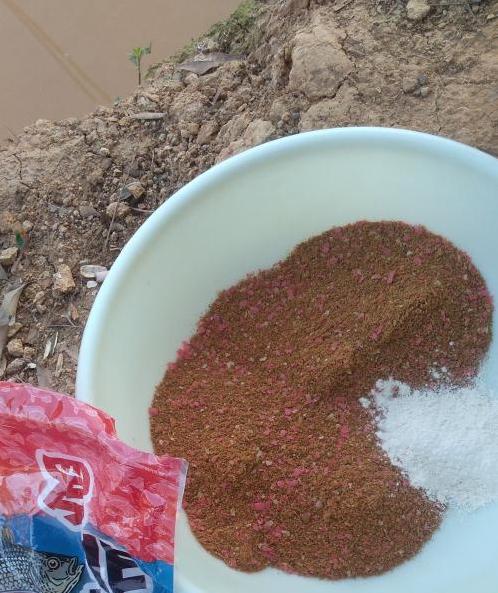 「鲫鱼」别人空军，而我爆护！用上本汀爆草竿，不管多大罗非鱼都十拿九稳