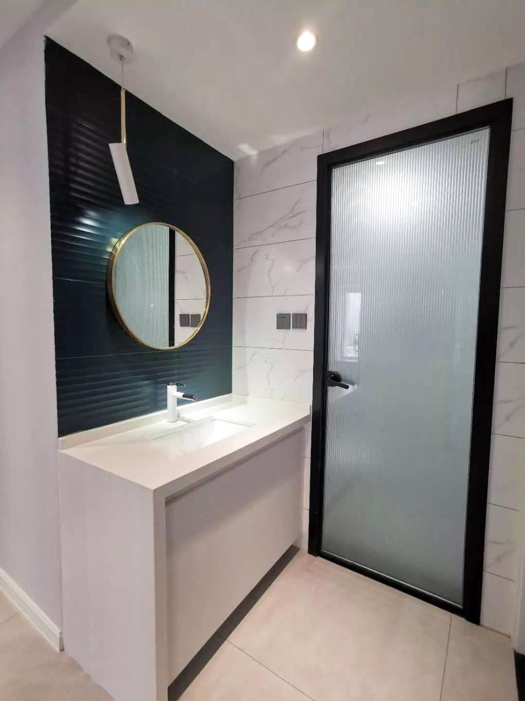 |很不幸，我家的卫生间也是暗卫。