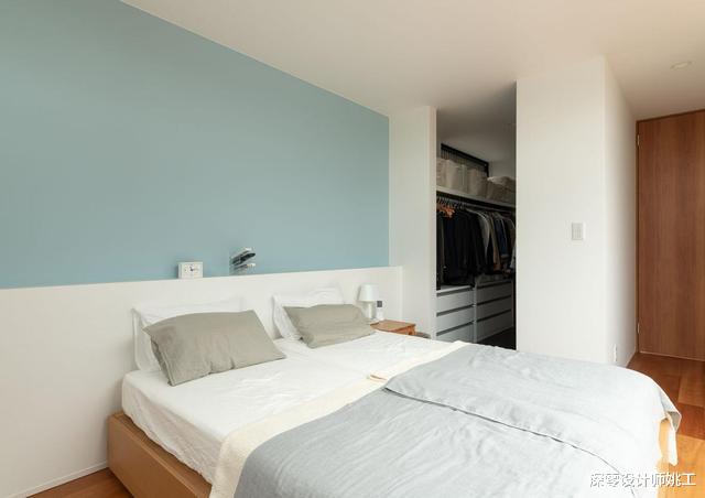 |在日本有独栋住宅,真不容易!他家电视墙一分为3,打上整排矮柜