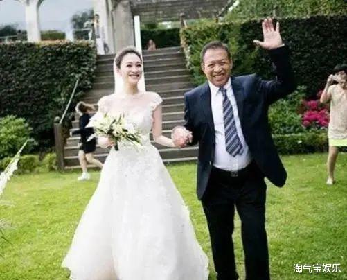 结婚|她为知名导演2次流产，嫁给丑丈夫获幸福，41岁被宠成公主