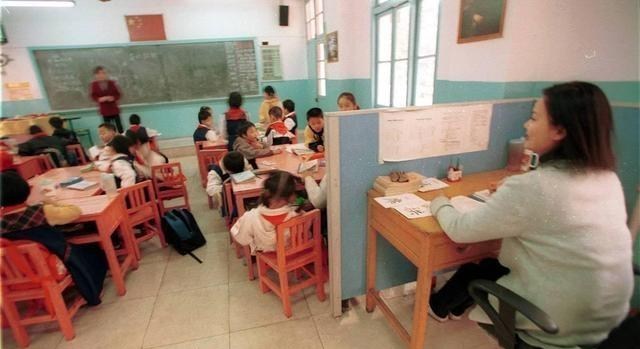 教师|教育部提出绩效工资分配新方案，收入差距更大了，三种教师最得益