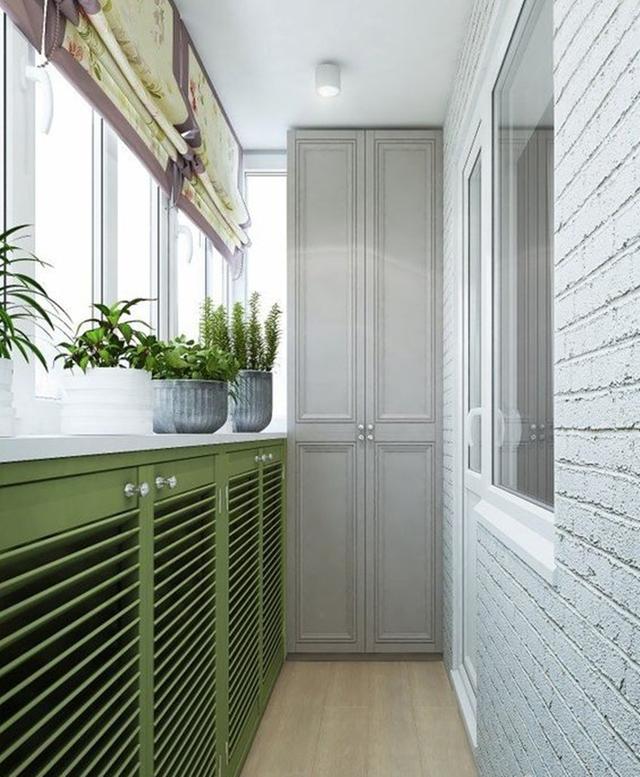 『老年小妙招』阳台柜不一定非要装两头，棚顶中间都能装，而且设计新颖收纳翻倍