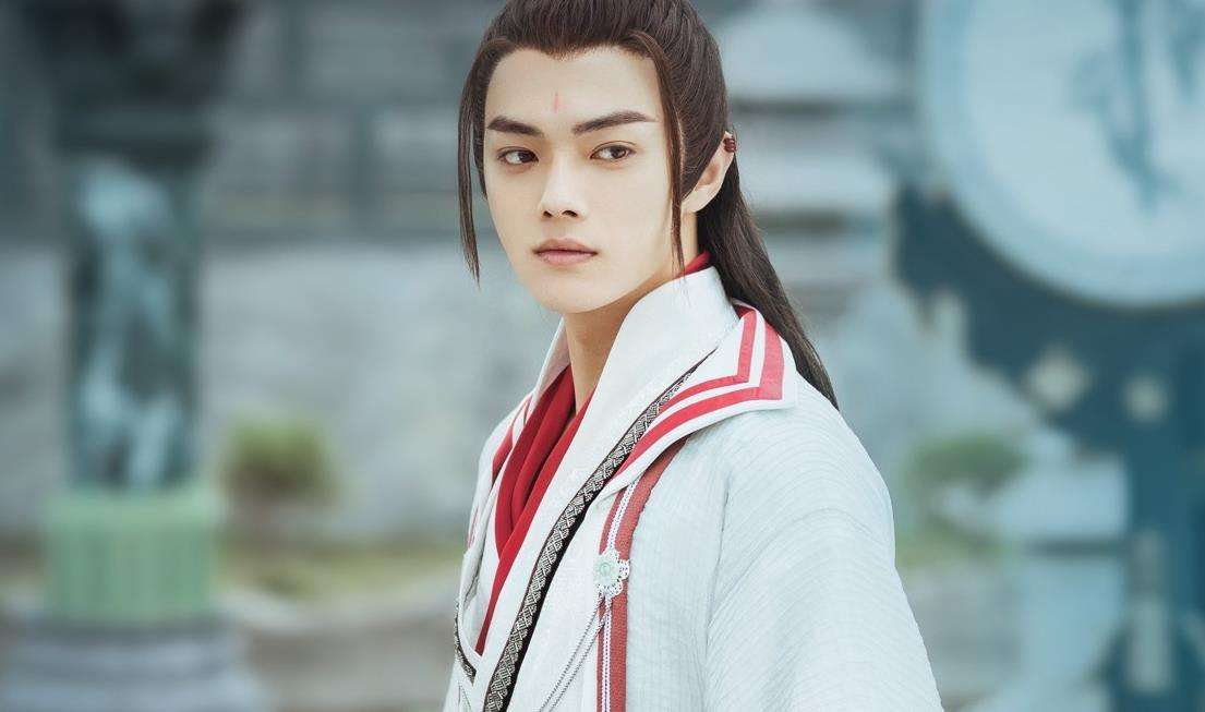 #周冬雨#自嘲演不了美女的周冬雨，终于对古装剧下手，最慌的是流量花旦们