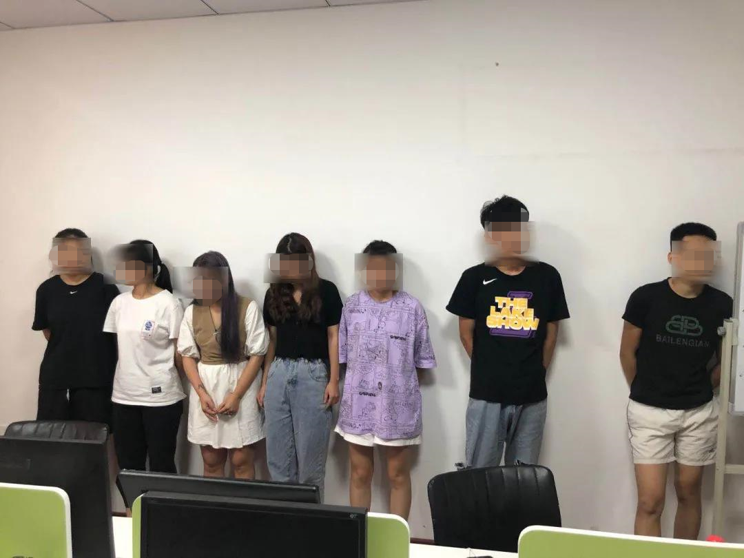 江南都市报|警方冲进写字楼！7名少男少女全部被抓！