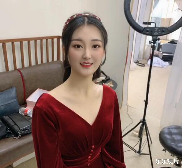 五条人|大衣哥儿媳妇进入网红界：带大衣嫂一起做直播，婆媳配合很默契