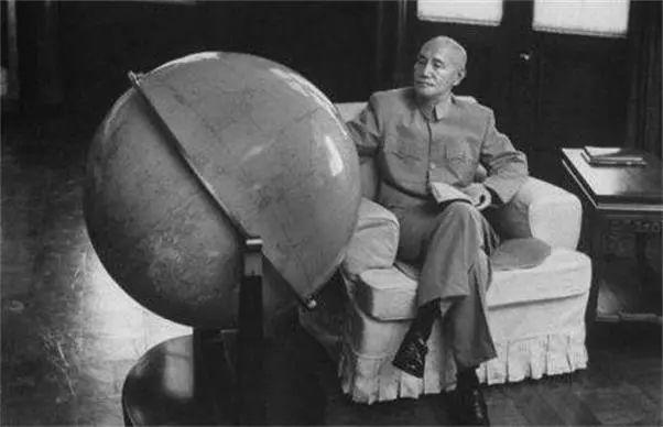 蒋介石|毛主席亲自写了一封信，蒋介石看了半多小时，最后说了四个字