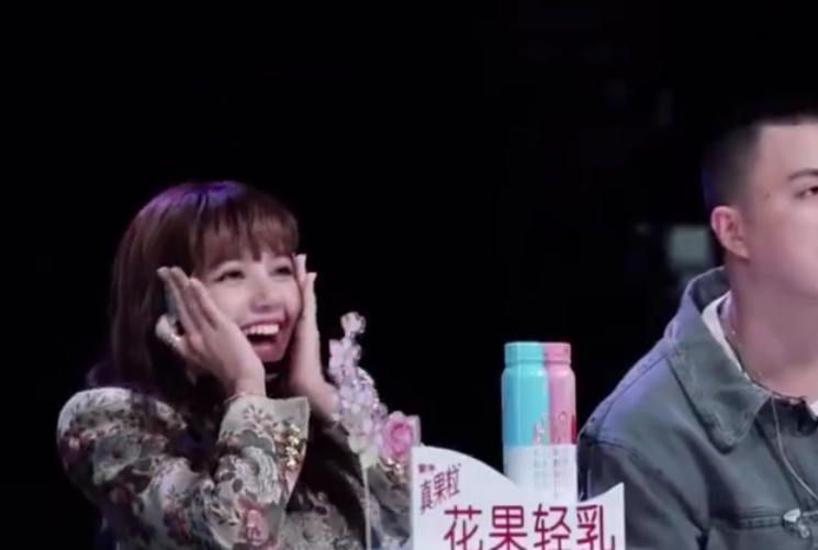 「lisa」《青你2》首播，最惊艳不是许佳琪，这个女生让Lisa失去表情管理
