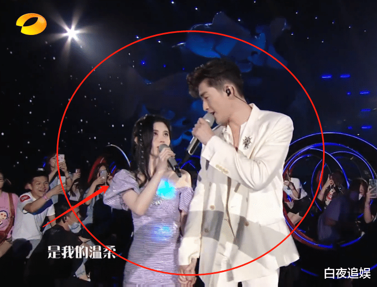 鞠婧祎|鞠婧祎身高159,与张翰站一起看似没争议,鞋底却暴露了真实身高