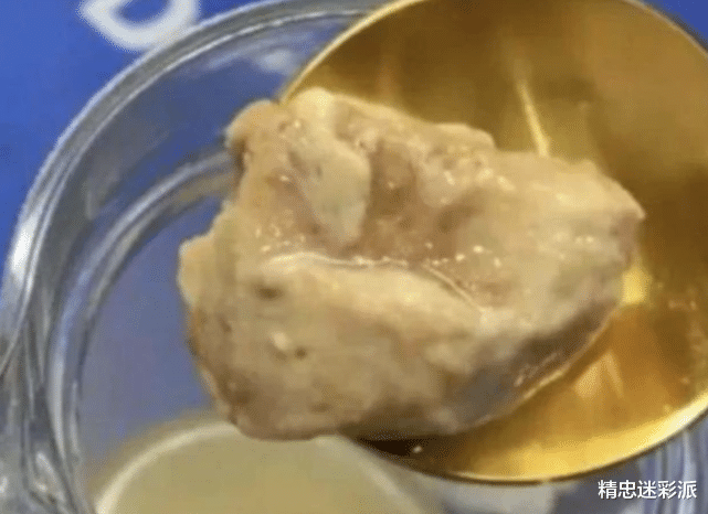 『饼干』一块压缩饼干等于几碗饭？小伙拿去用开水煮沸，顿时整个人都不好了