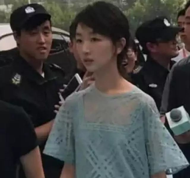 「生图」秦岚曾说私下的女明星瘦的跟鬼一样，本以为是开玩笑，看到生图后太可怕了！
