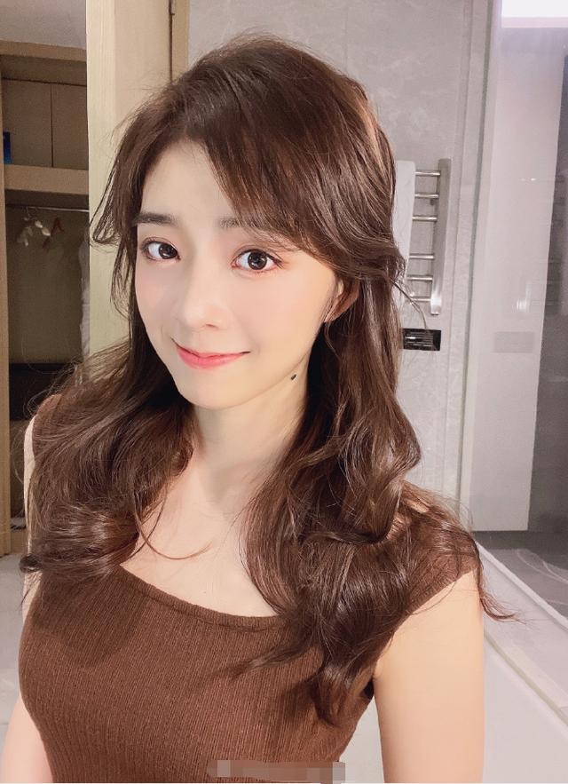 圣诞节|LPL女解说圣诞节组团爆照,rita画风突变,一笔姐照片少儿不宜!