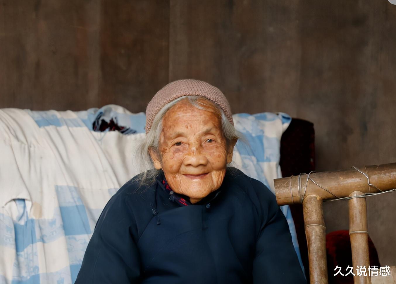82歲獨居奶奶哭訴：老伴離世後沒再婚，是我這輩子最後悔的事-圖2